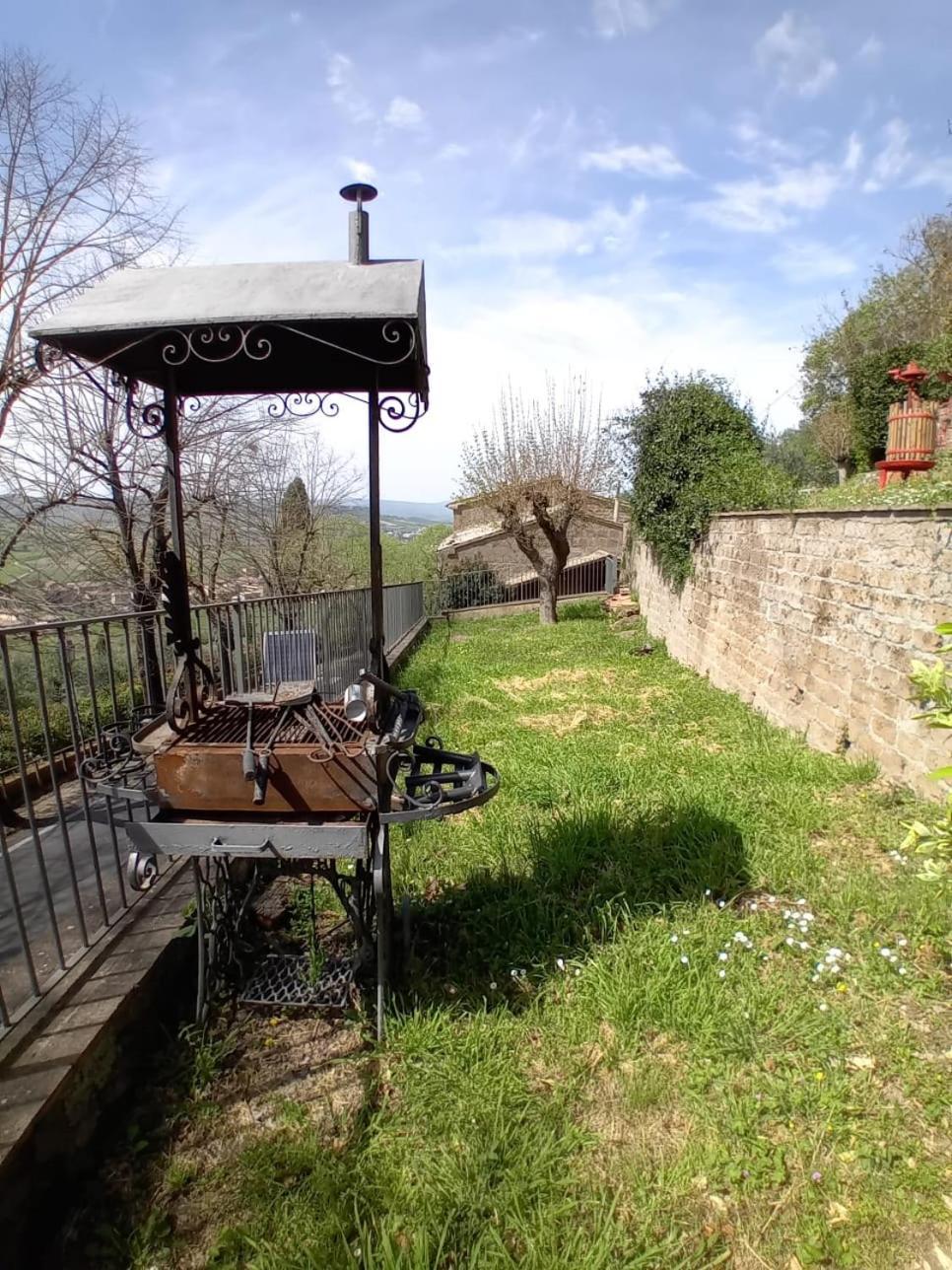 Casa Serafina Trilocale Con Arredi D'Arte E Parcheggio Privato Orvieto Bagian luar foto